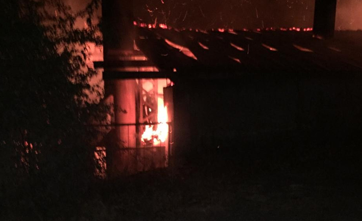 Simav’da korkutan fabrika yangını