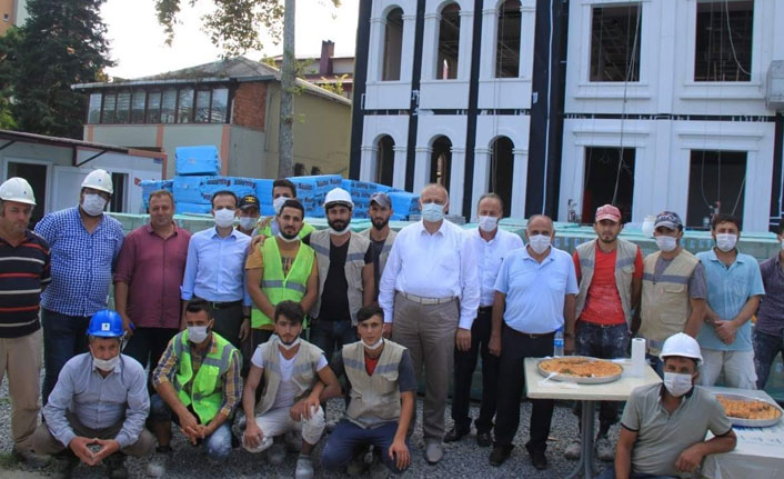 Gündem olan inşaat işçilerine Kaymakam ve belediye başkanından ziyaret