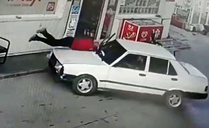 Tartıştığı istasyon görevlisine otomobiliyle çarptı