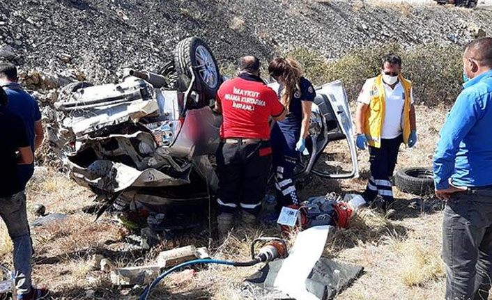 Sivas'ta otomobil devrildi!