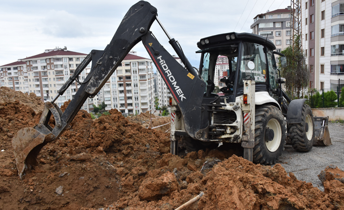 Trabzon'da toprak altına kalan işçi kurtarıldı