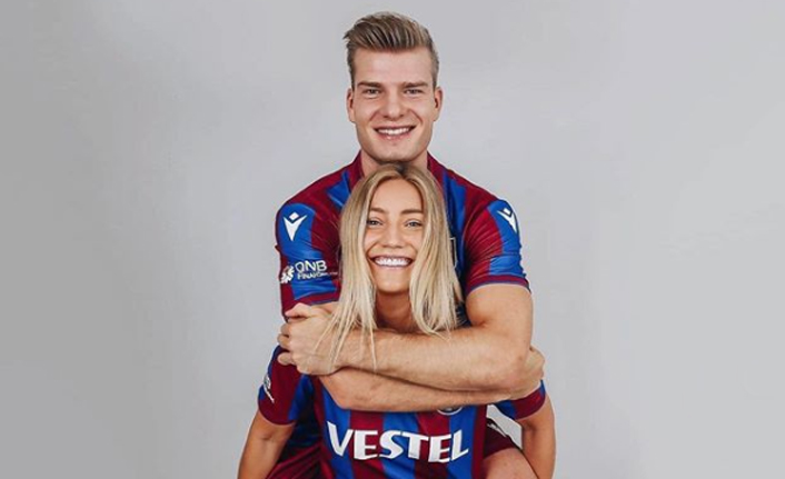 Sörloth'tan ve kız arkadaşından mesaj var! "Önünüzde oynamak harikaydı"