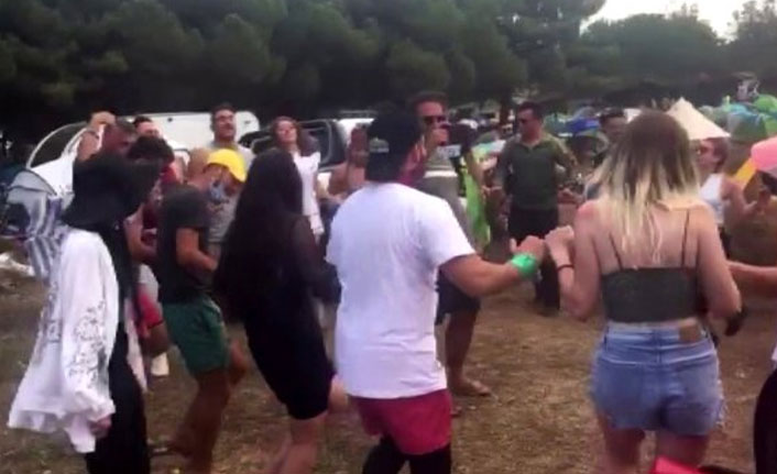 Koronavirüsü unuttular 2 bin kişi kamp yaptılar