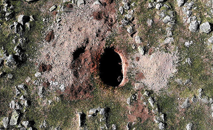 Mezarlar defineciler tarafından talan edildi