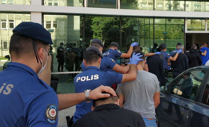 Sokak satıcılarına şafak vakti operasyon