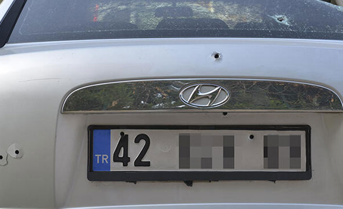 Konya'da otomobilde silahlı saldırıya uğrayan iki kişi ağır yaralandı