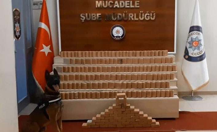 Van polisi kamyonete 102 kilo eroin ele geçirdi