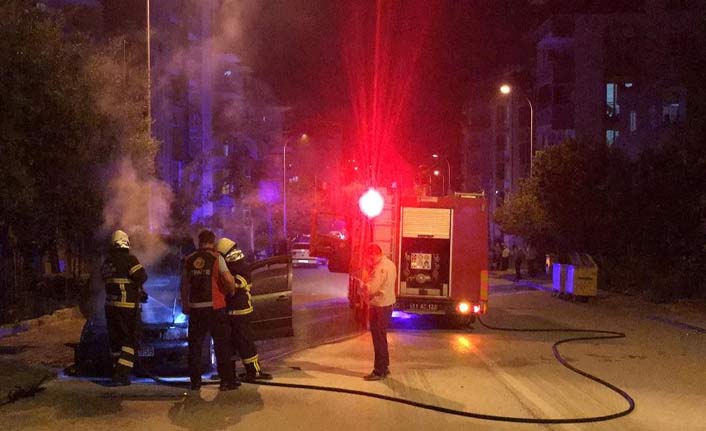 Çıkan yangında araç kullanılmaz hale geldi