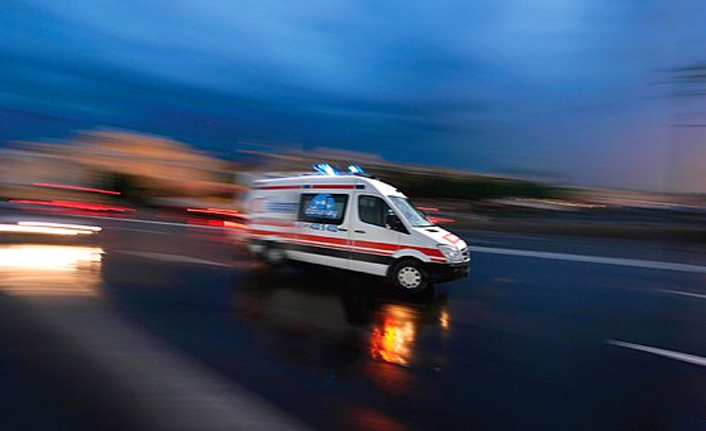 Ailesi korona virüs bulaşır diye çocuklarını ambulanstan indirdi