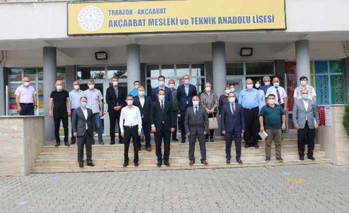 Akçaabat Belediyesi’nden öğrencilere tablet desteği