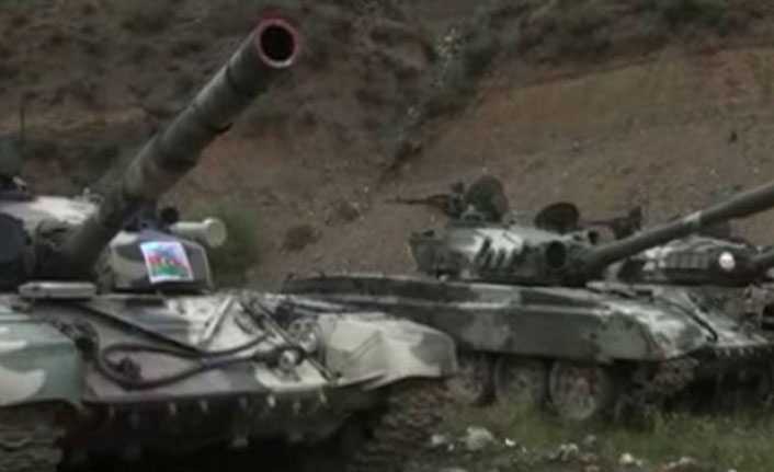 Azeri ordusu Ermenistan tank ve mühimmatlarını ele geçirdi