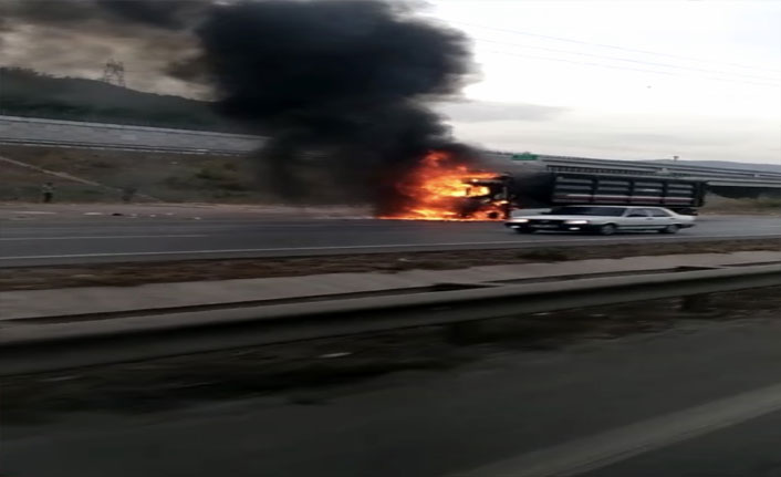 Tır alev alev yandı