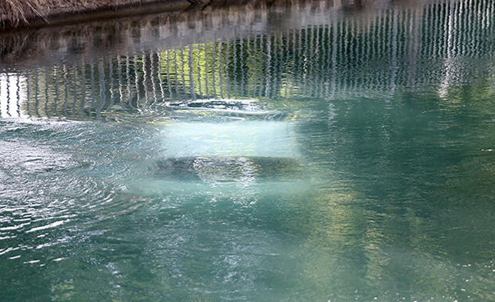 Otomobil sulama kanalına devrildi