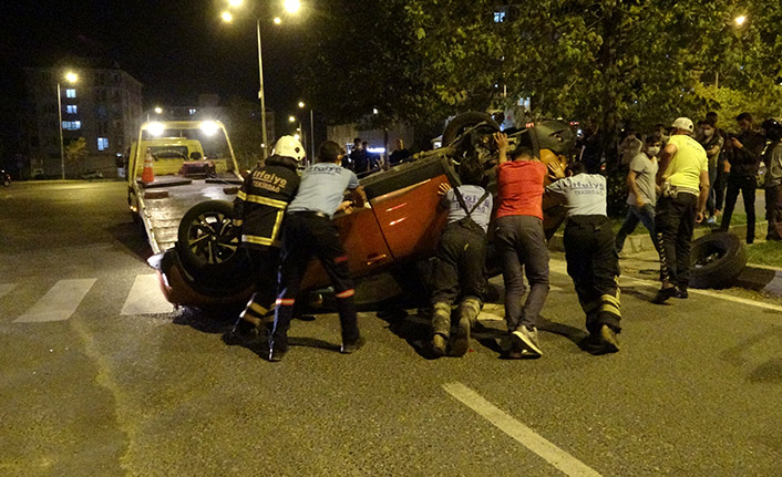 Takla atan araçtan burnu kanamadan çıktı