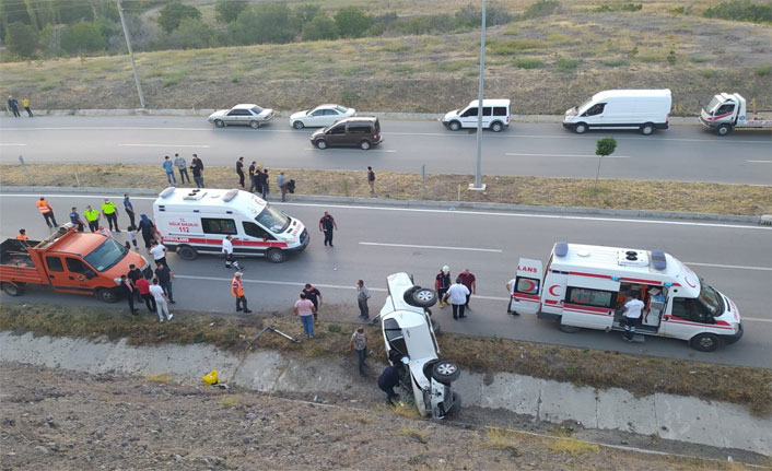 Kontrolden çıkan araç devrildi