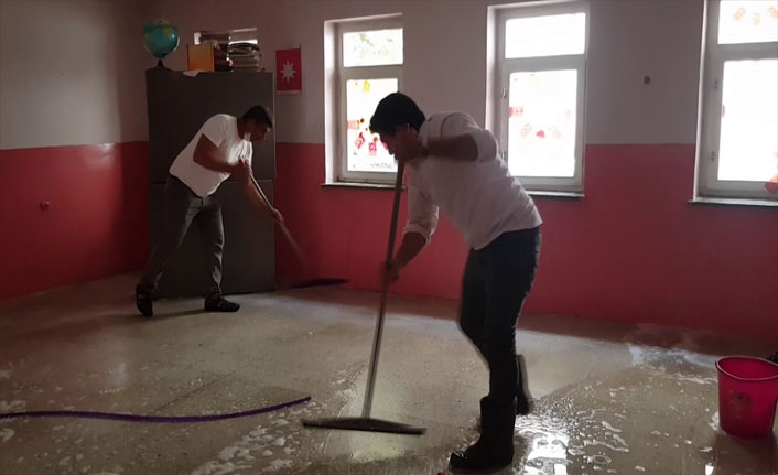 Selin vurduğu okul fedakar öğretmenler tarafından temizlendi