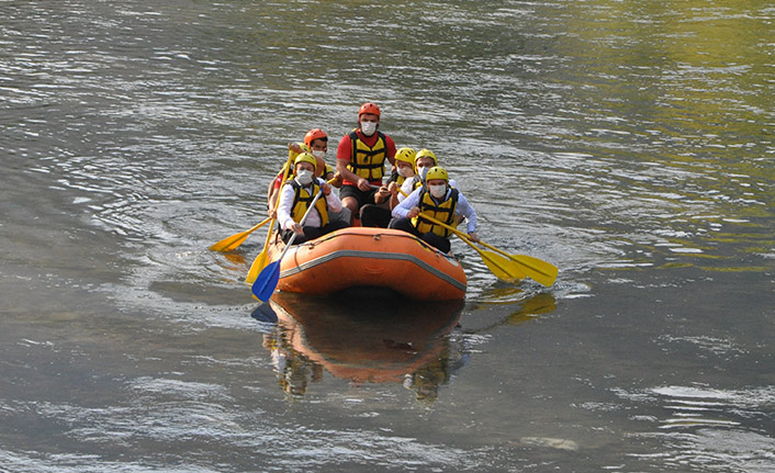 Bakan Soylu botta kürek çekti