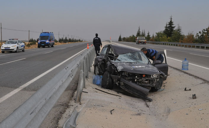 Kontrolden çıkan otomobil bariyerlere çarptı - 10 Ekim 2020