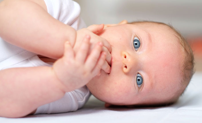 "Bebeklerde göz sulanması glokom belirtisi olabilir"