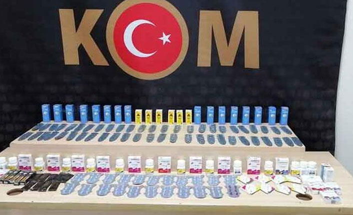 Kaçak ürünleri piyasaya sürmeden yakalandılar