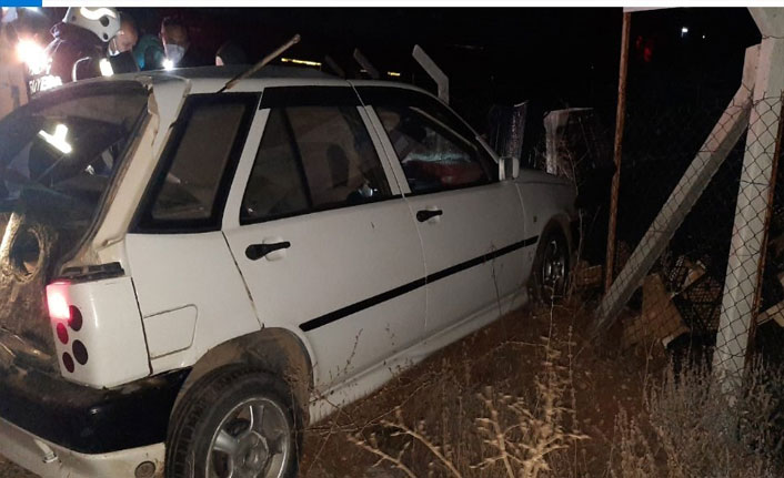 Otomobil TIR’a çarptı