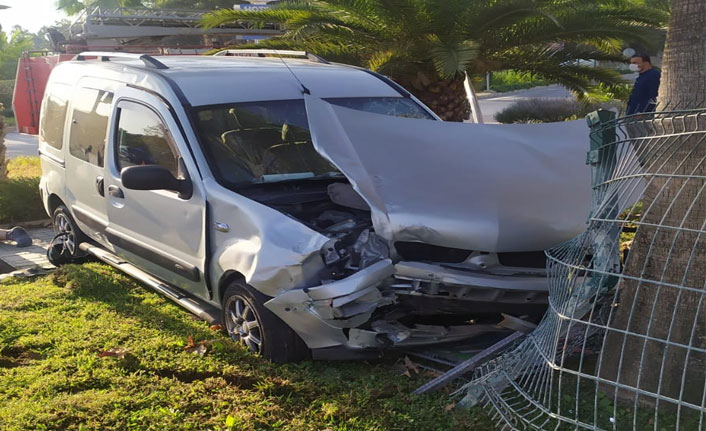 Ticari araç ile motosiklet çarpıştı