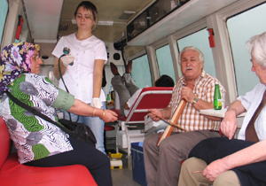 Kemençe çalarak kan istiyor