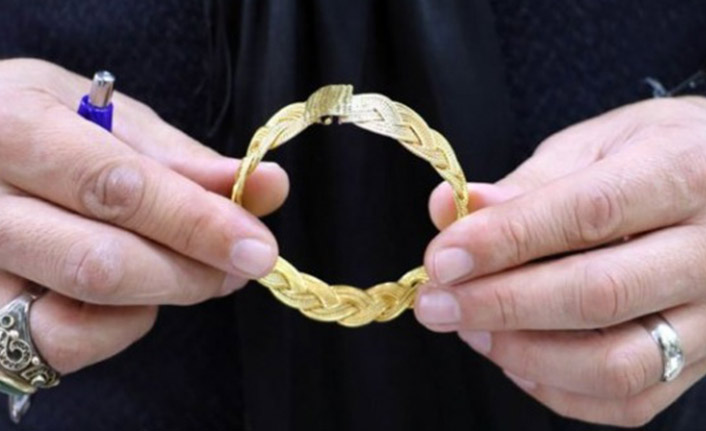 Kuyumcuyu sahte altınla dolandırdı