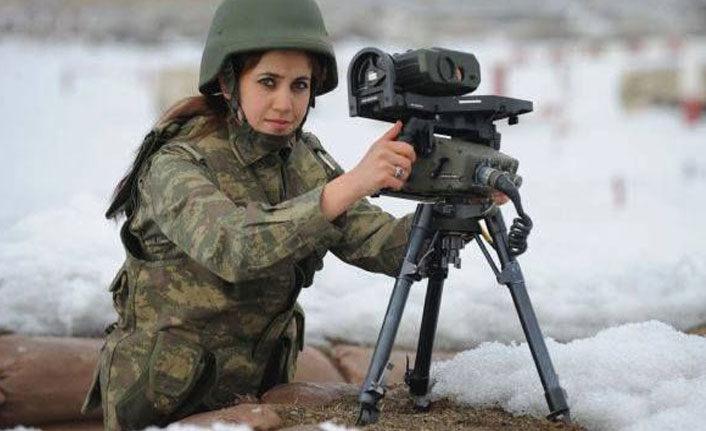 Hollanda'da kadınlara askerlik zorunlu oldu