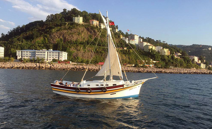 Takasını şiir ve fotoğraflardan esinlenerek yaptı