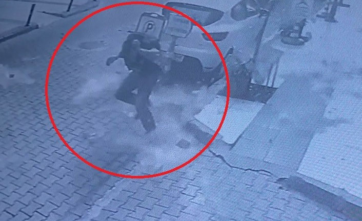 Çay içerken kafasına beton parçaları yağdı