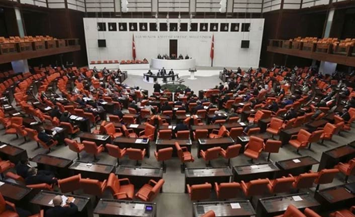 4 siyasi partiden Macron'a kınama