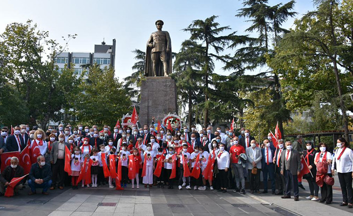 İYİ Parti, 29 Ekim’i eski bayramlar gibi kutladı