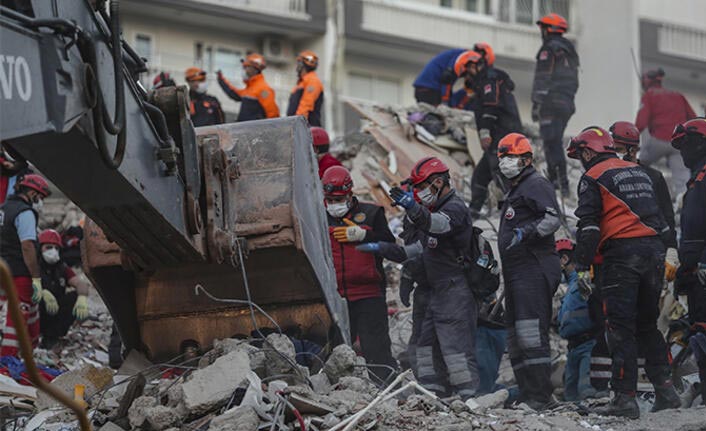 Depremden 17 saat sonra çifte mucize!