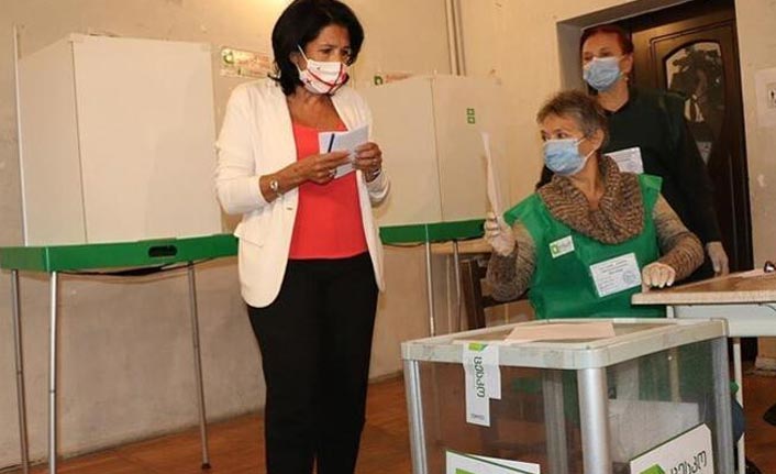 Gürcistan'da halk sandık başında