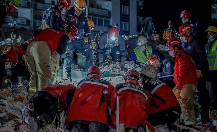 İzmir'de can kaybı 49'e yükseldi