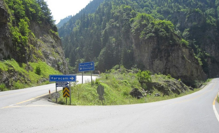 Of-Çaykara-Bayburt Yolunda Çalışma: Ulaşım Tek Şeritten Sağlanıyor 02 Kasım 2020