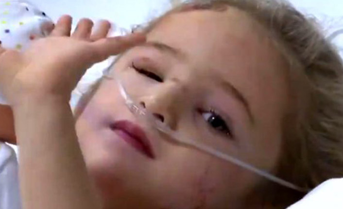 İzmir'de 65 saat sonra enkazdan çıkartılan Elif bebek Türkiye'ye el salladı