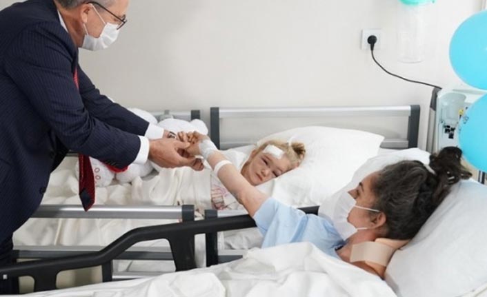 Minik Elif hastanede annesiyle buluştu