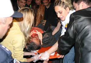 Otomobil kamyona çarptı