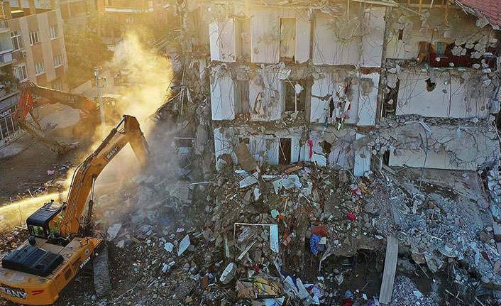 İzmir'de depremle ilgili gözaltına alınan 9 kişi adliyede