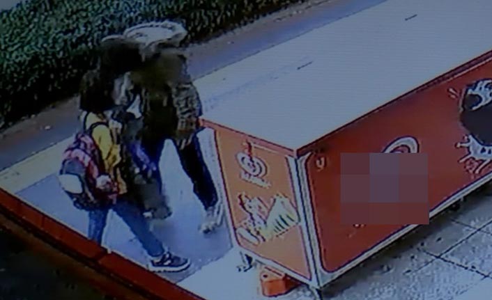 İnanılmaz olay! Öğrenciyi durdurup yüzüne tükürdü