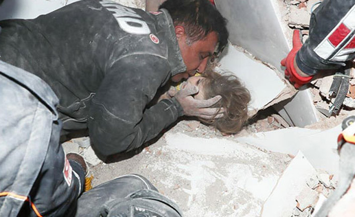 Enkaz altında kalan çocuklar nasıl kurtuldu?