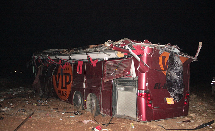 Turistleri taşıyan otobüs devrildi! Çok sayıda yaralı var