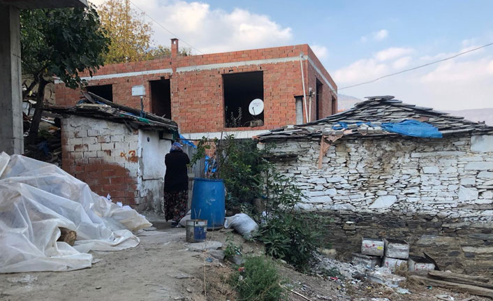 İzmir’de korkunç cinayet: Karısını baltayla öldürdü