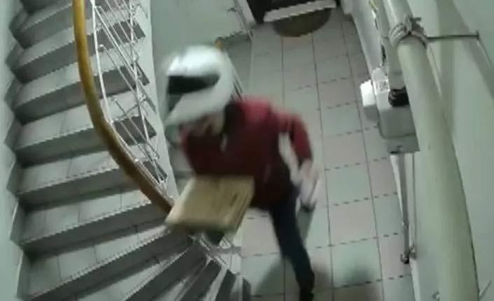 Yemek siparişi getirdi, apartmana tuvaletini yaptı!