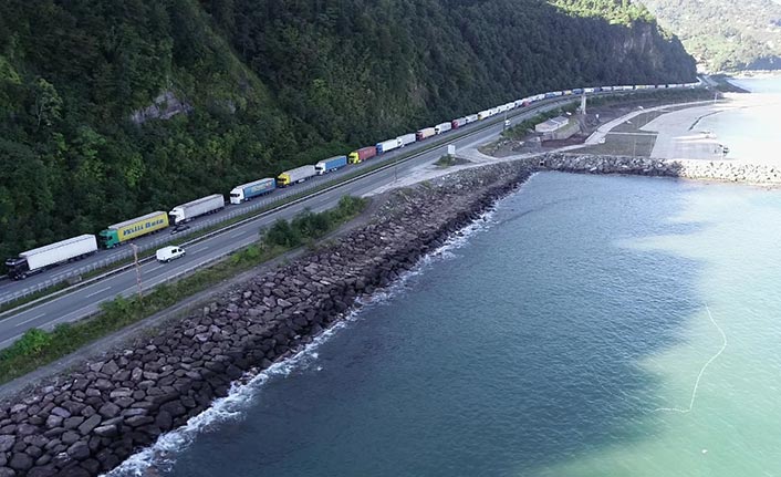Sarp Sınır Kapısı’ndan ihracat arttı, TIR kuyruğu oluştu
