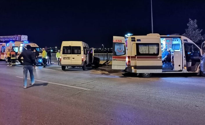 Askeri servis aracı kaza yaptı! 8 yaralı