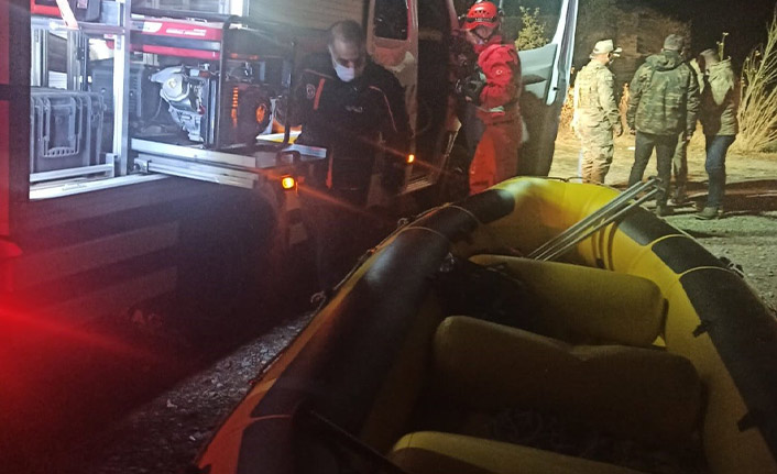 Baraj gölüne düşen aracın sürücüsü kayboldu