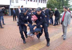 KTÜ'de Büyükelçiye protesto